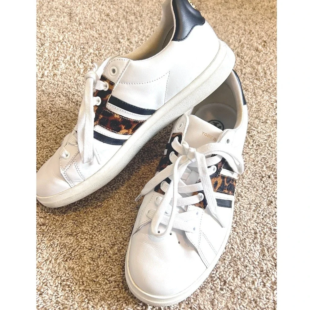 Tory Burch Howell Court White Leopard Calf Hair Sneakers Gold Logo SZ 9.5